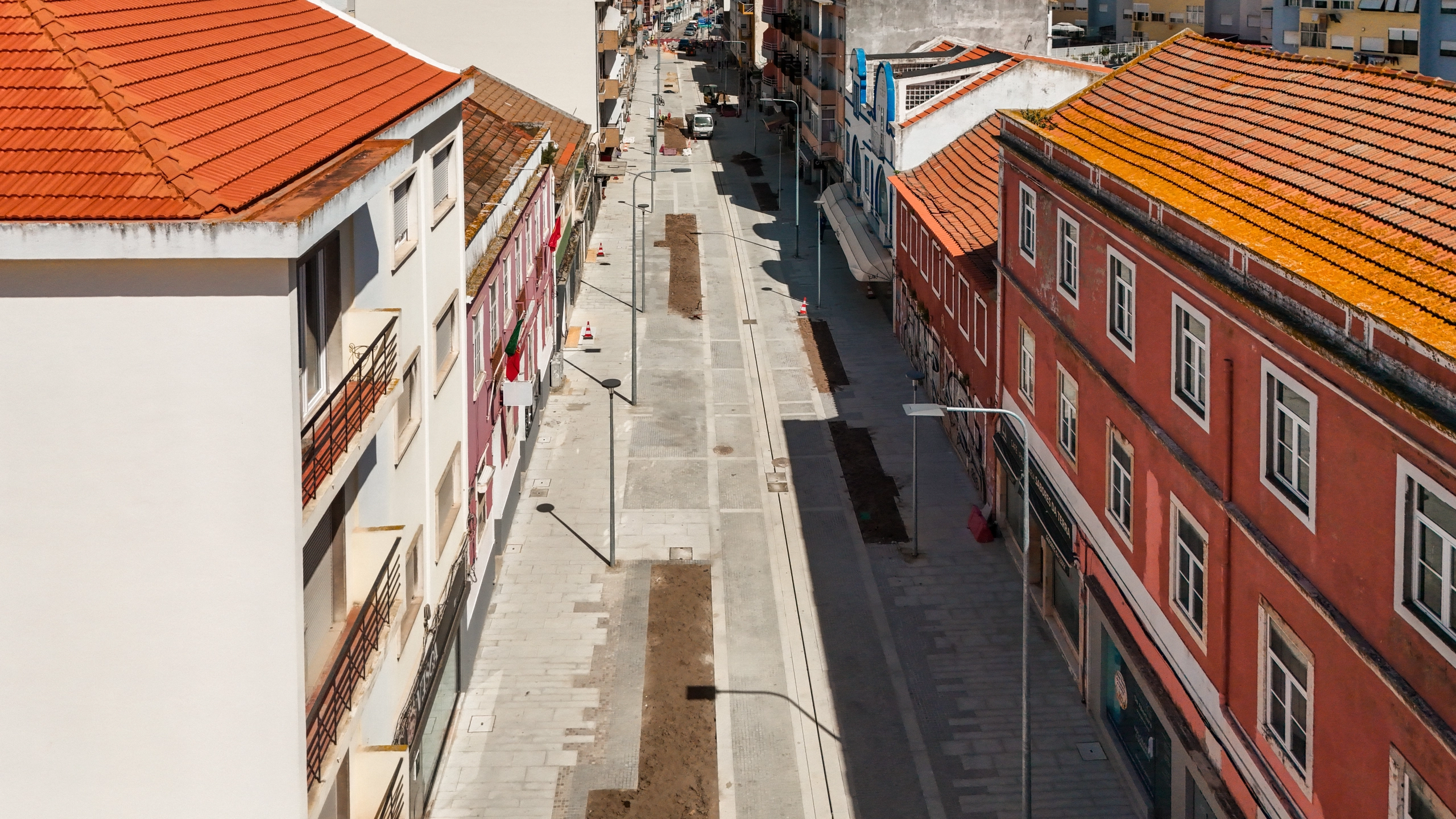 Projeto no Barreiro Velho decorre com sucesso, mantendo o comércio local em funcionamento 11