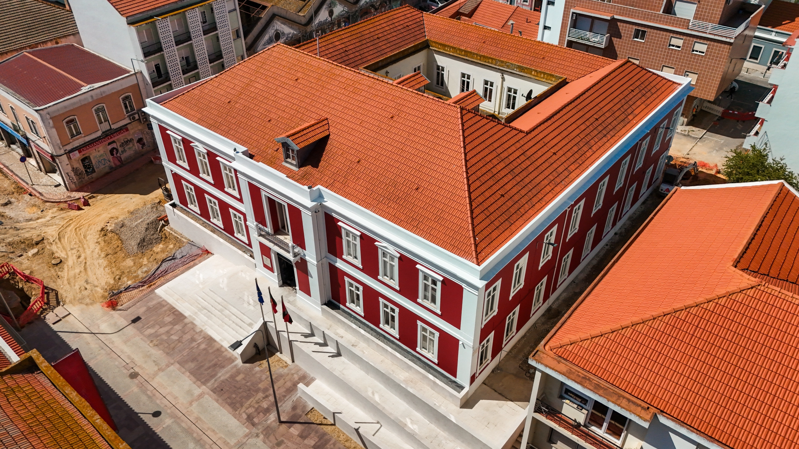 Projeto no Barreiro Velho decorre com sucesso, mantendo o comércio local em funcionamento 0