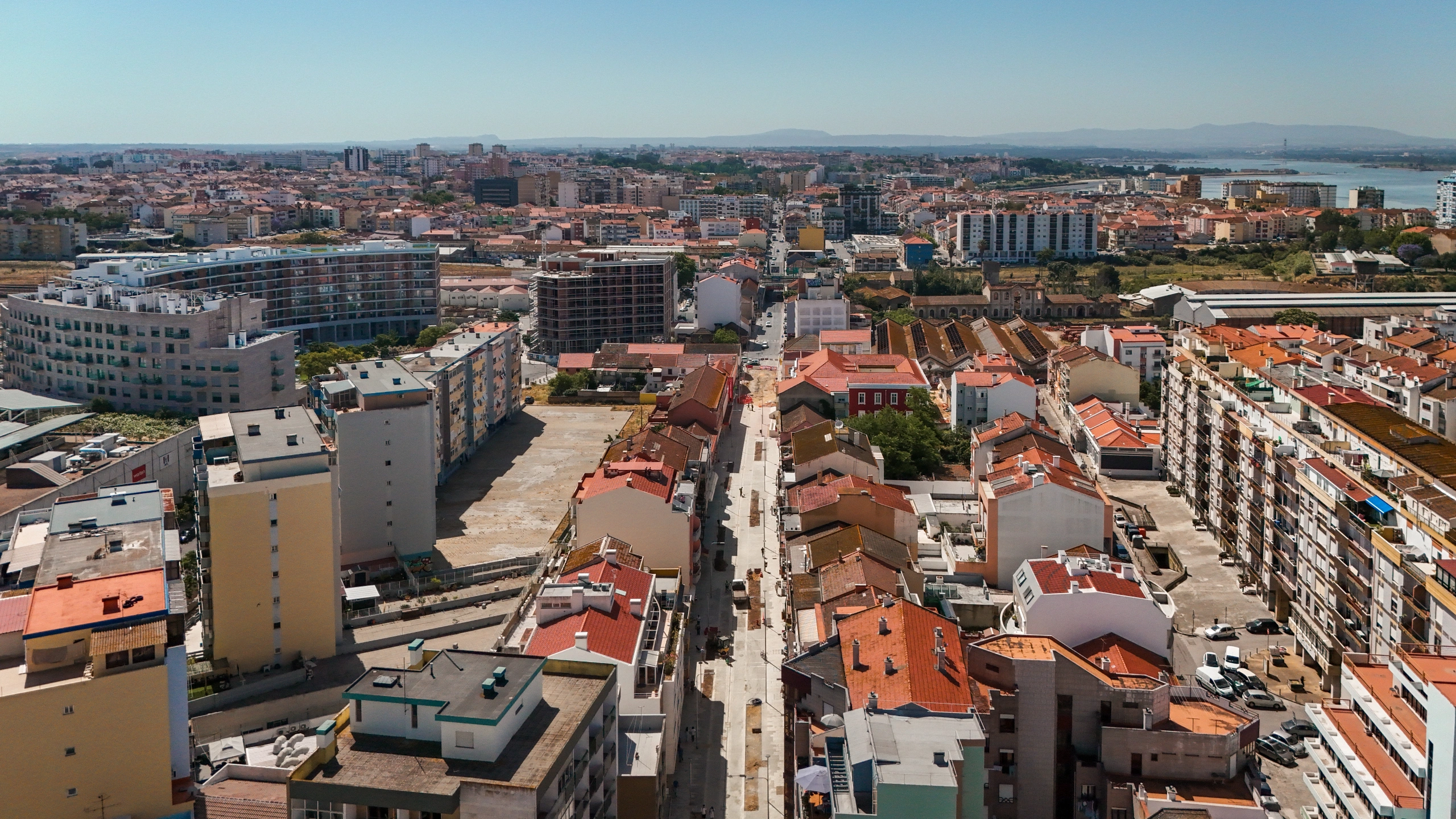 Projeto no Barreiro Velho decorre com sucesso, mantendo o comércio local em funcionamento 1