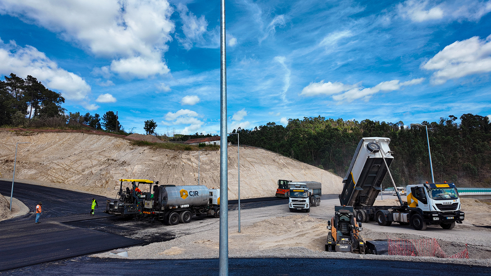 Arrancaram os trabalhos de pavimentação na empreitada EN211 – Quintã / Mesquinhata 13
